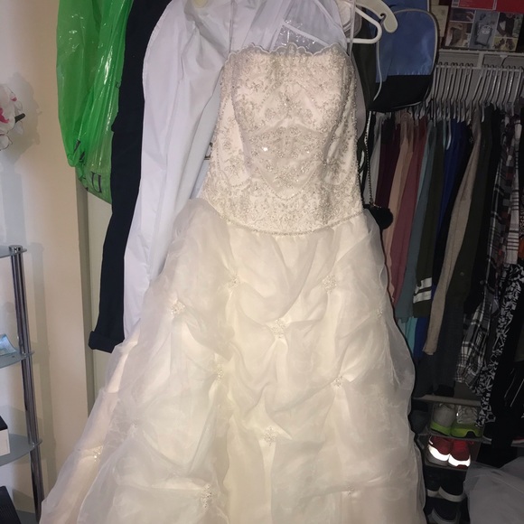 A New Diamond Clustered Wedding Gown
